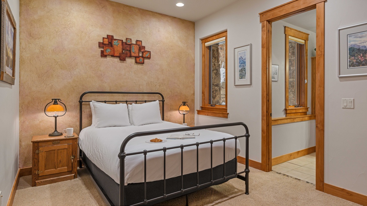 Bedroom 4, Lower Level - Queen suite on lower level