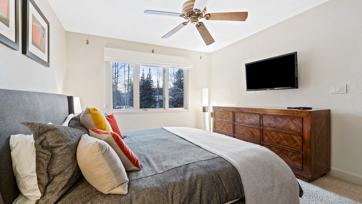 King Bedroom - North