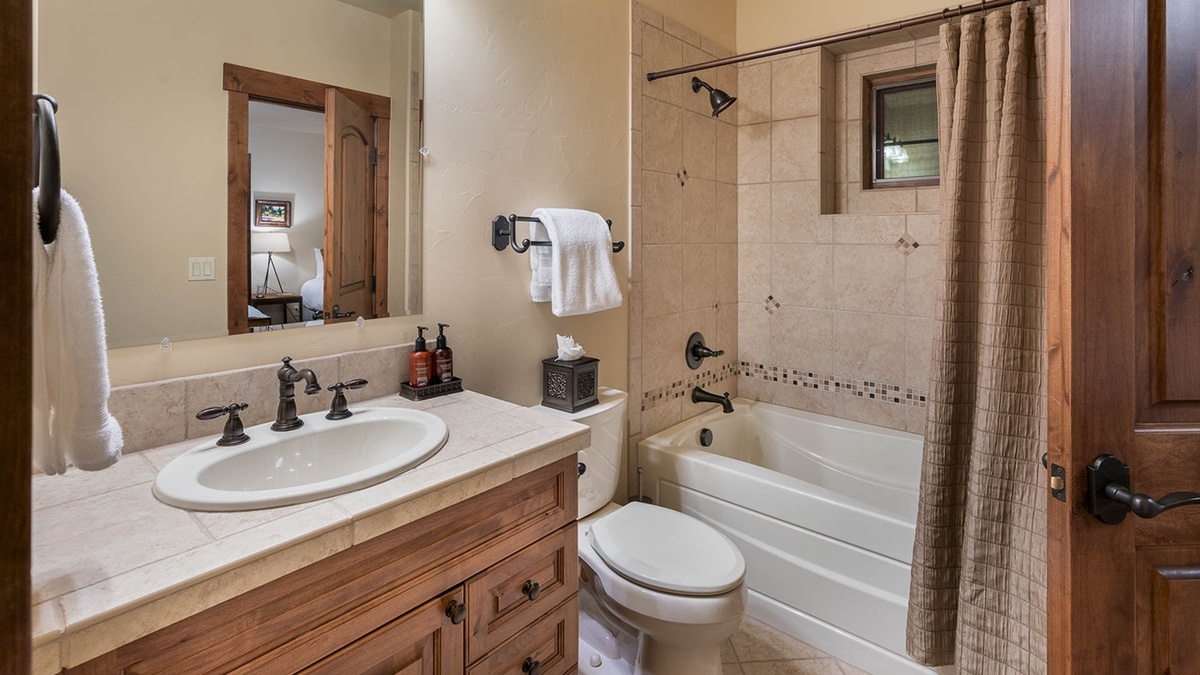 Chalet Fuego - Bunkroom ensuite