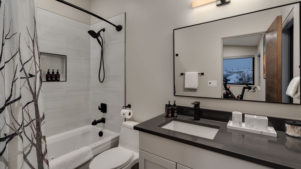 Murphy ensuite on main level