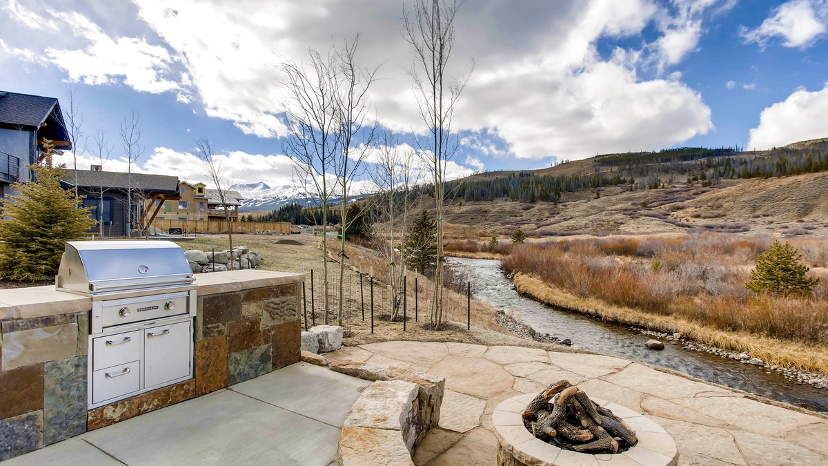 Fire Pit, Main Level - Overlooking the river
