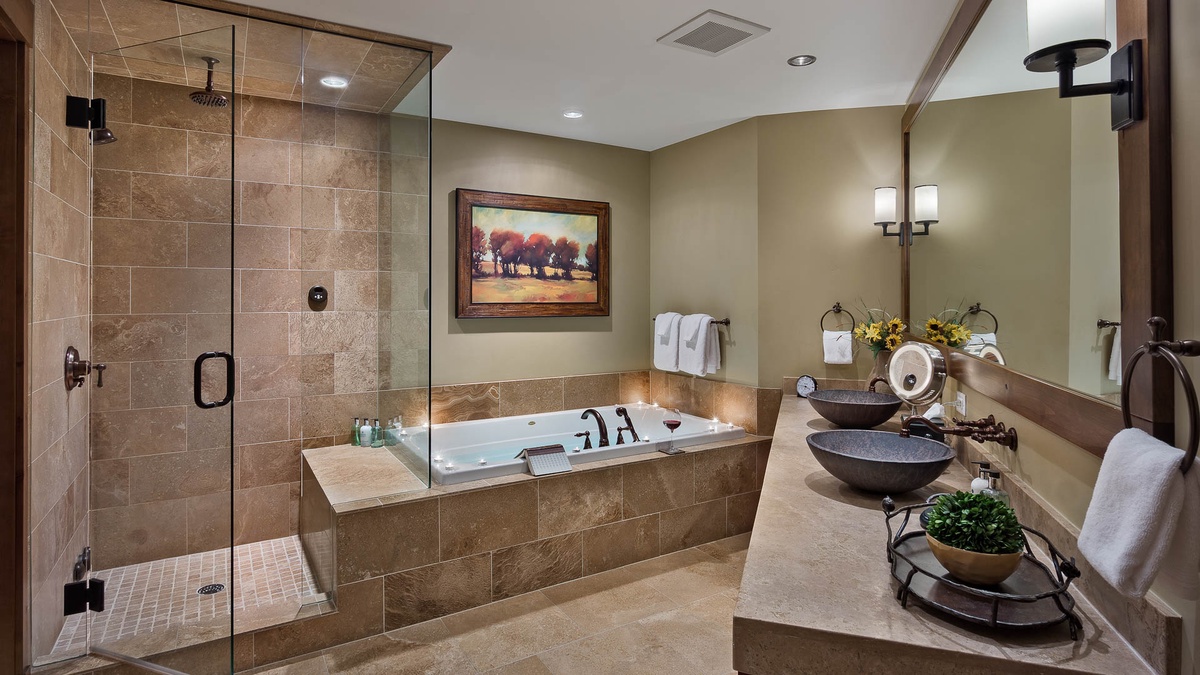 Bedroom 1, Main Level - Ensuite with soaking tub and walk-in shower
