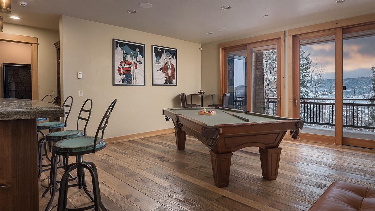 Recreation Room, Main Level - Pool table