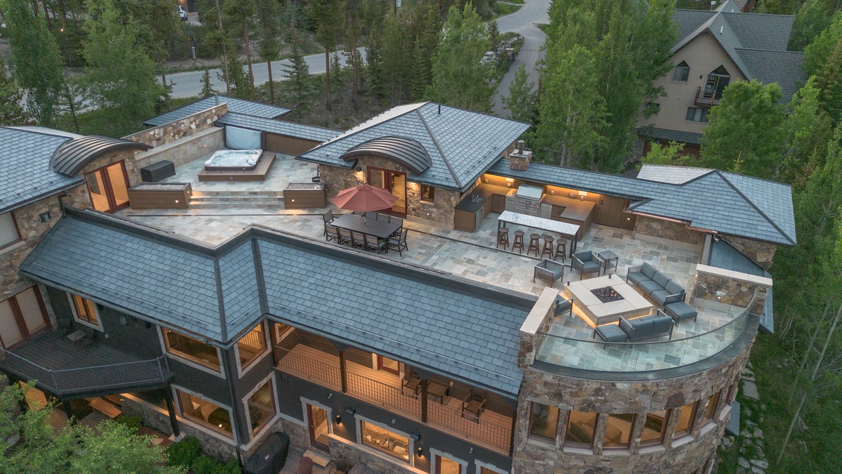 Amazing rooftop patio