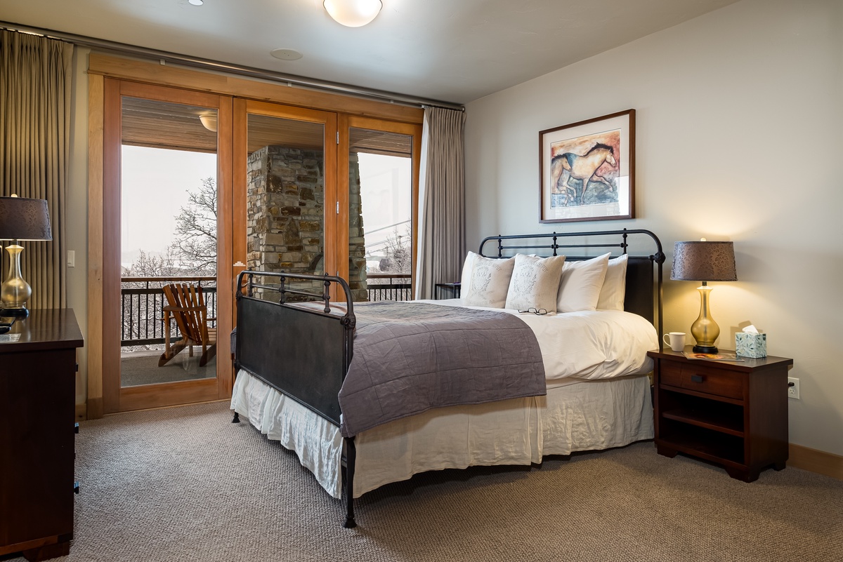 Bedroom 10, Lower Level, North - Queen suite.