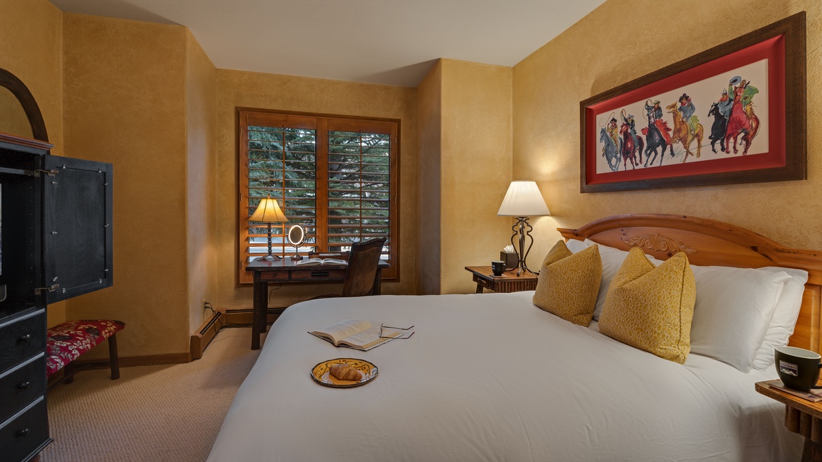 Bedroom 3, Main Level - 2nd Queen bedroom on main level