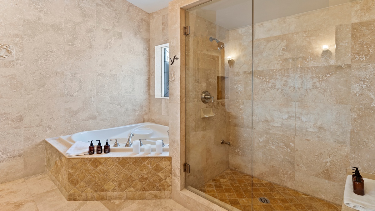 King suite ensuite bath