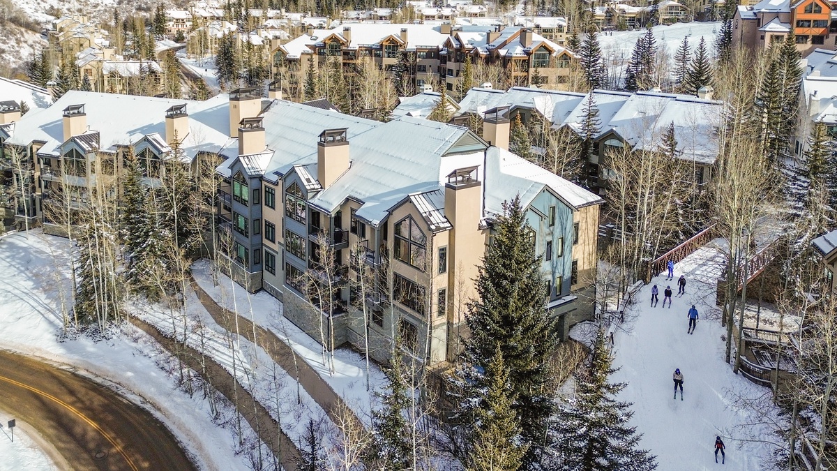 Ski way next to Chalet Brio