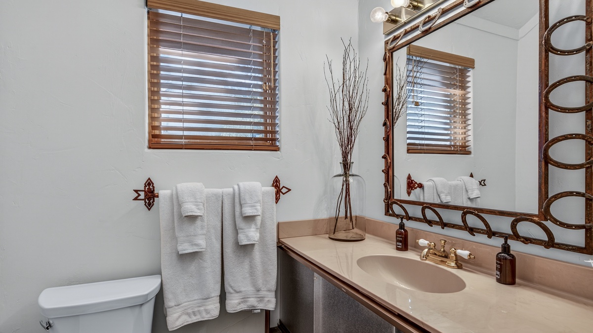 Bedroom 3, Upper Level - Queen ensuite