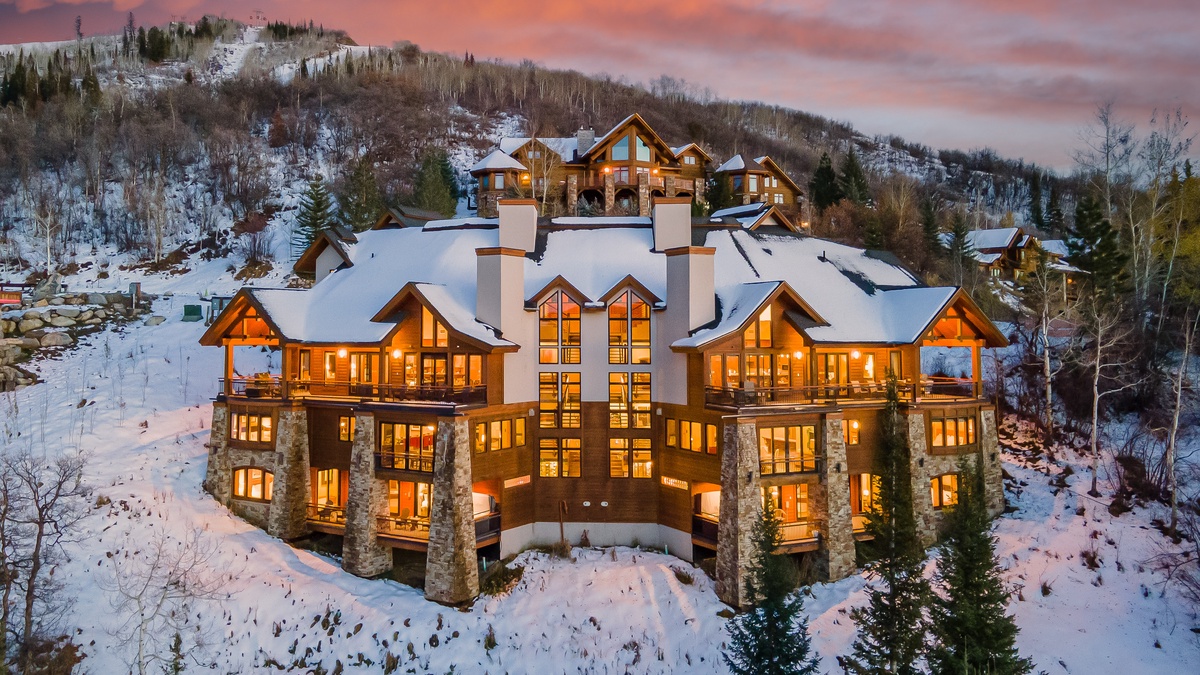 Welcome to Falconhead Lodge - North!