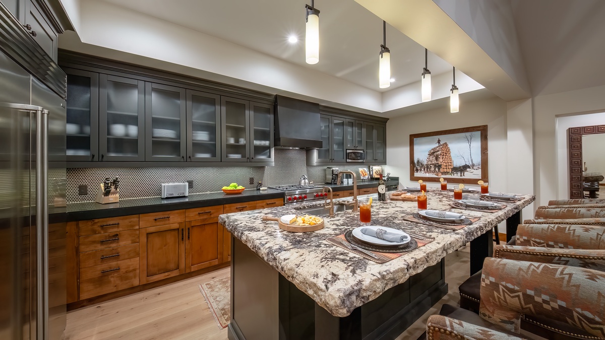 Kitchen, Main Level - With large island