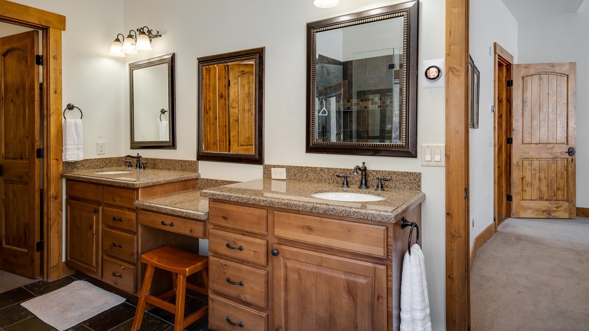 Bedroom 1, Main Level - Primary ensuite