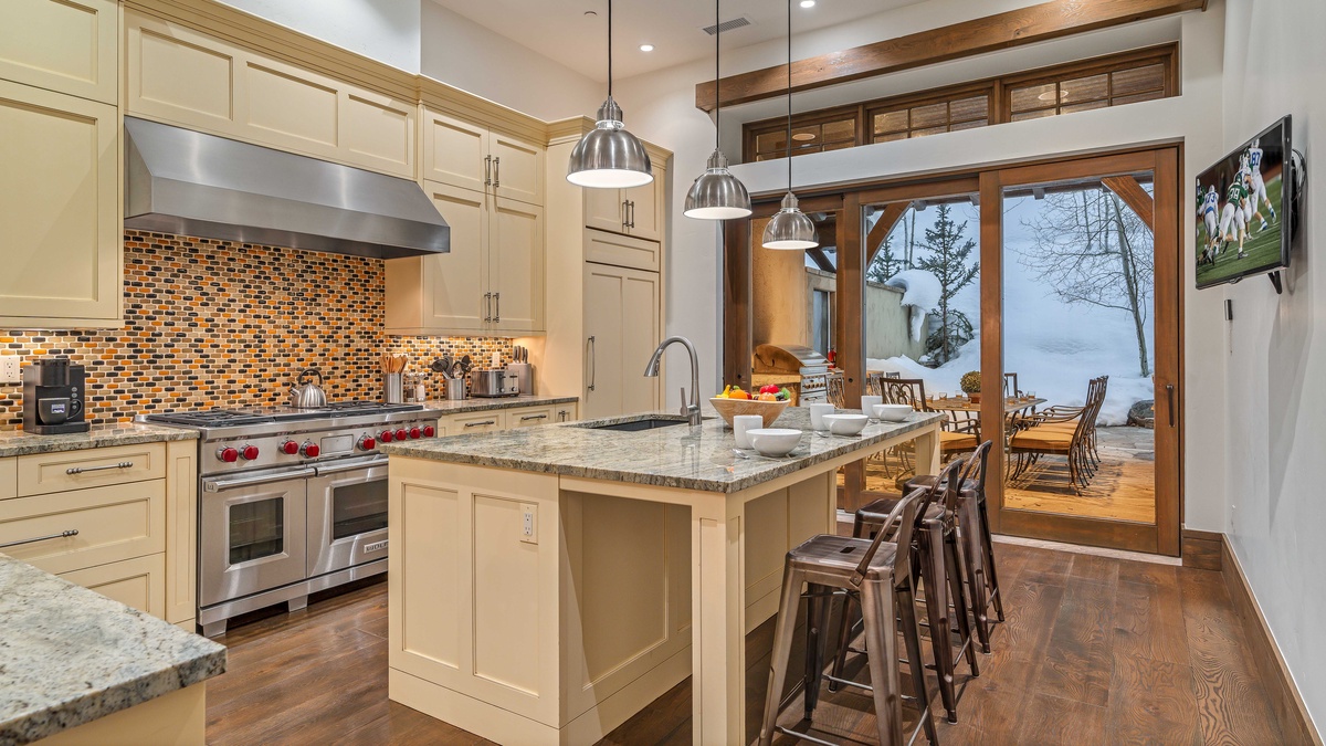 Fully-equipped kitchen with plenty of space