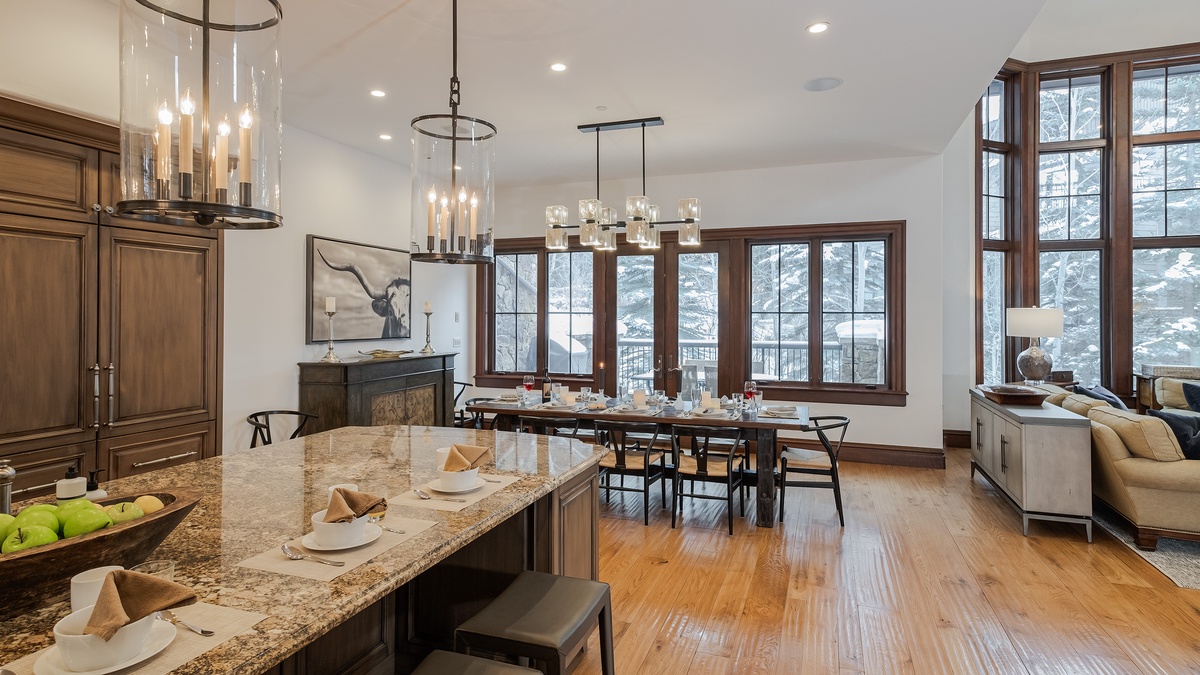 Kitchen-dining room with access to outdoor terrace