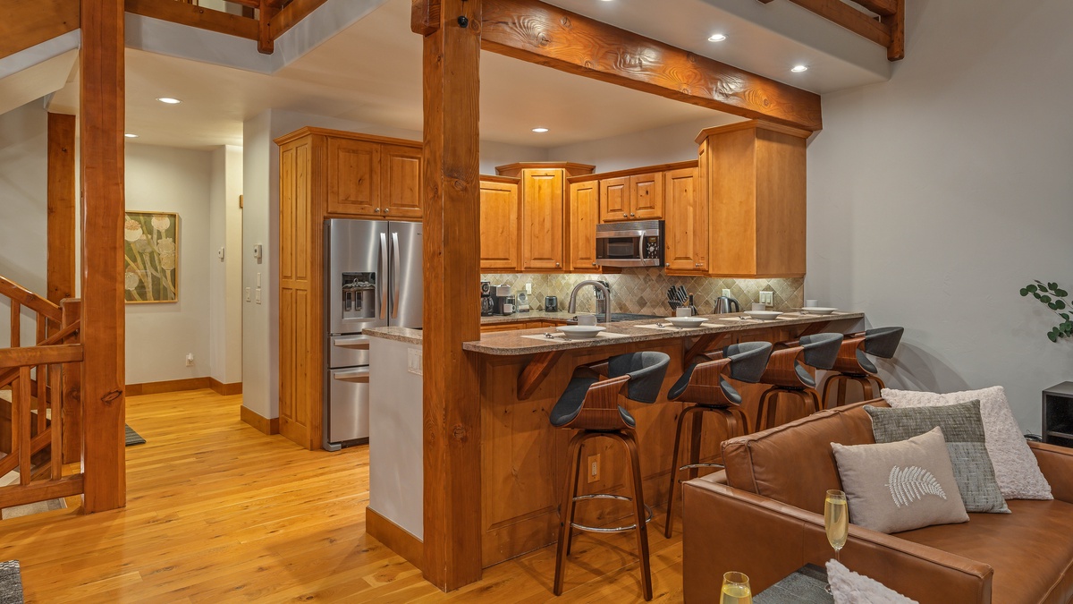 Kitchen, Main Level - Fully-equipped kitchen with breakfast bar seating