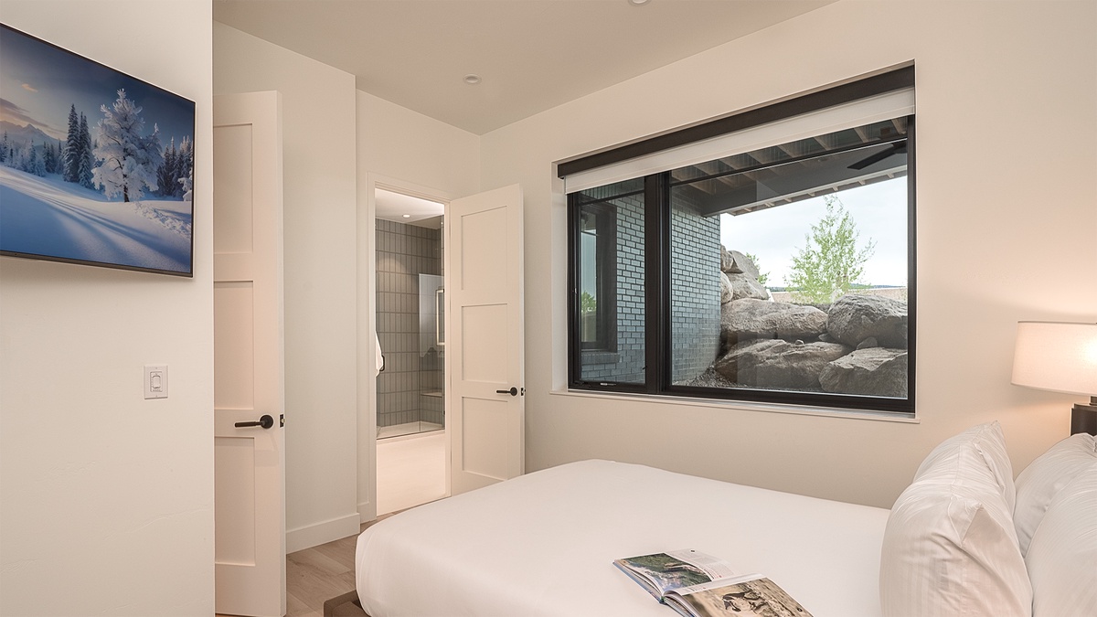 Bedroom 2, Lower Level - Queen suite