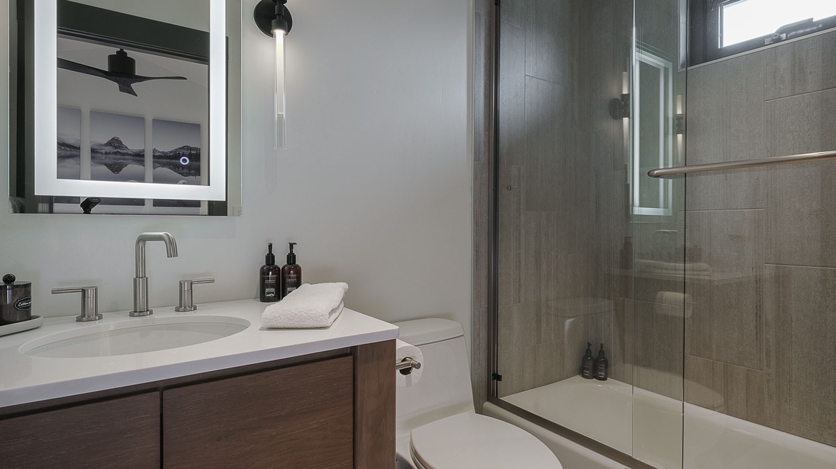 Bedroom 4, Upper level - Upper level king ensuite