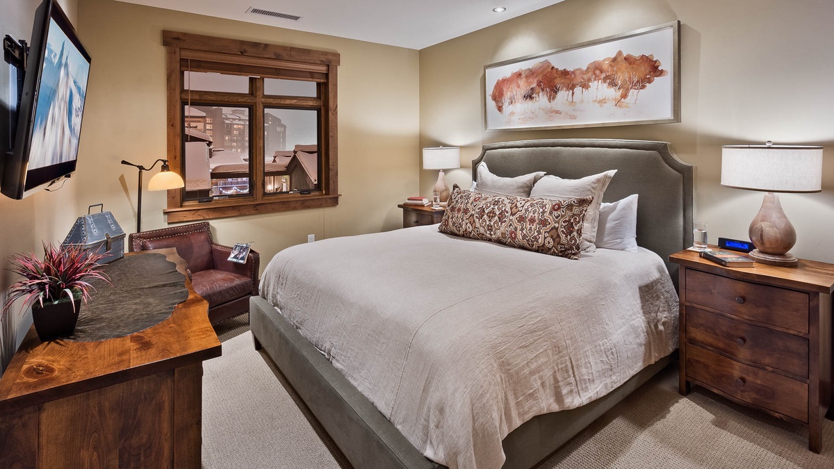 Bedroom 3, Main Level - King suite