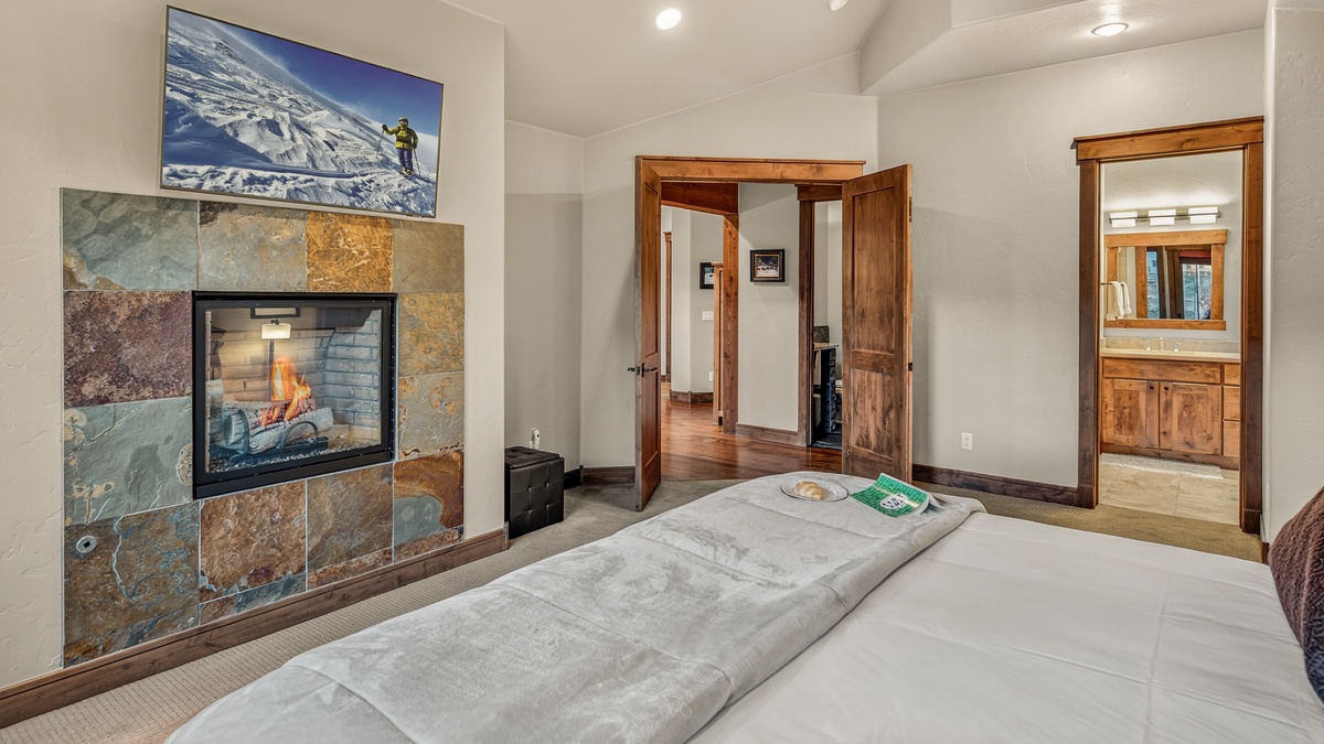 Bedroom 1, Main Level - King suite