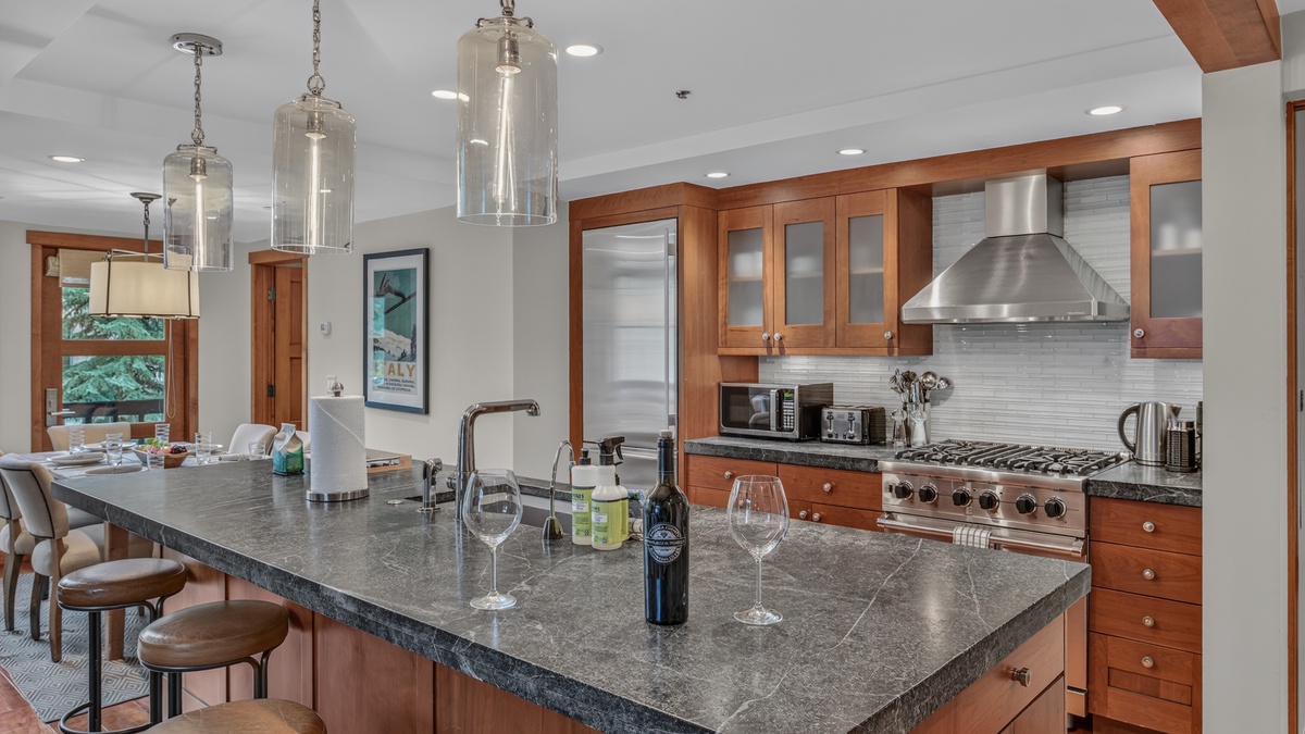 Kitchen, Main Level - Island with sink and bar seating