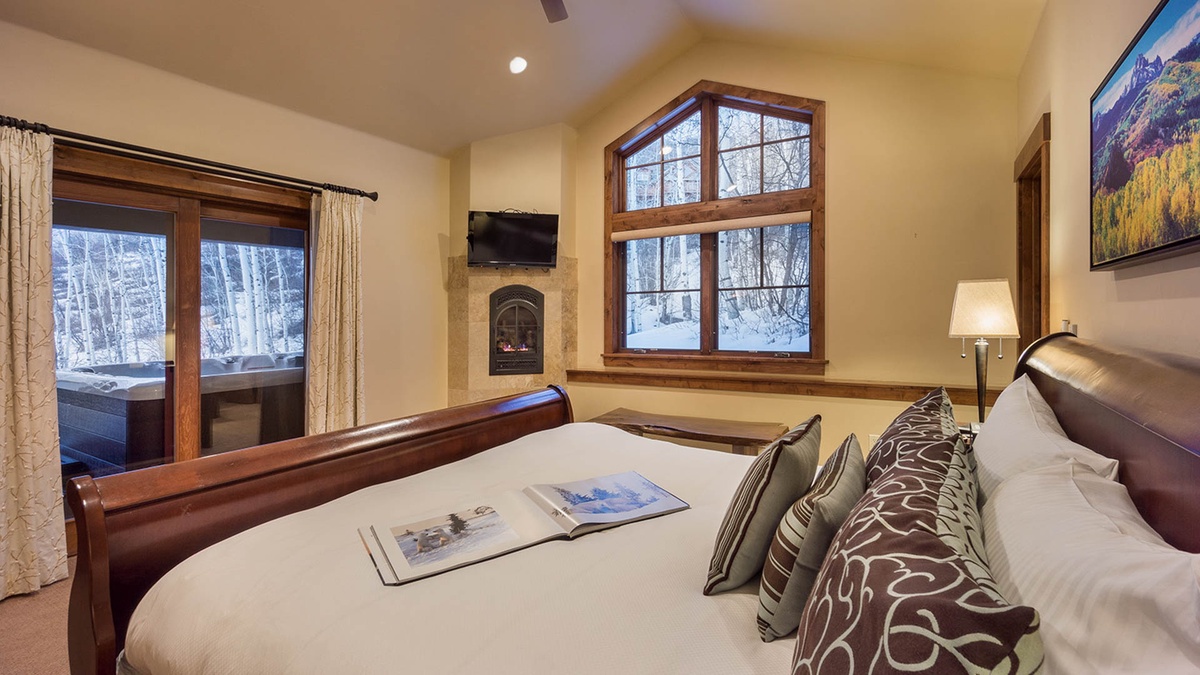 Chalet Fuego - King suite, main level