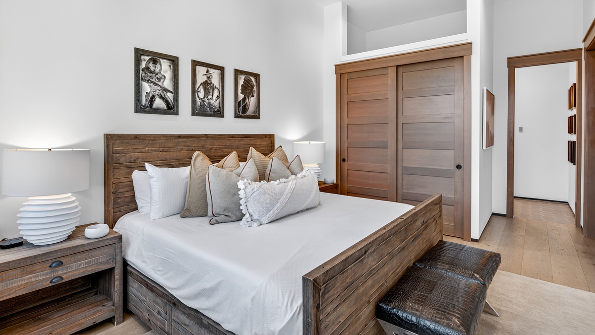 Bedroom 4, Lower Level - King bed