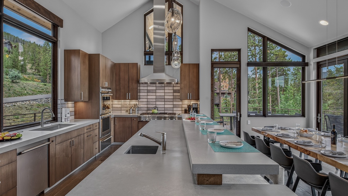 Kitchen, Main Level - Island with surrounding countertops