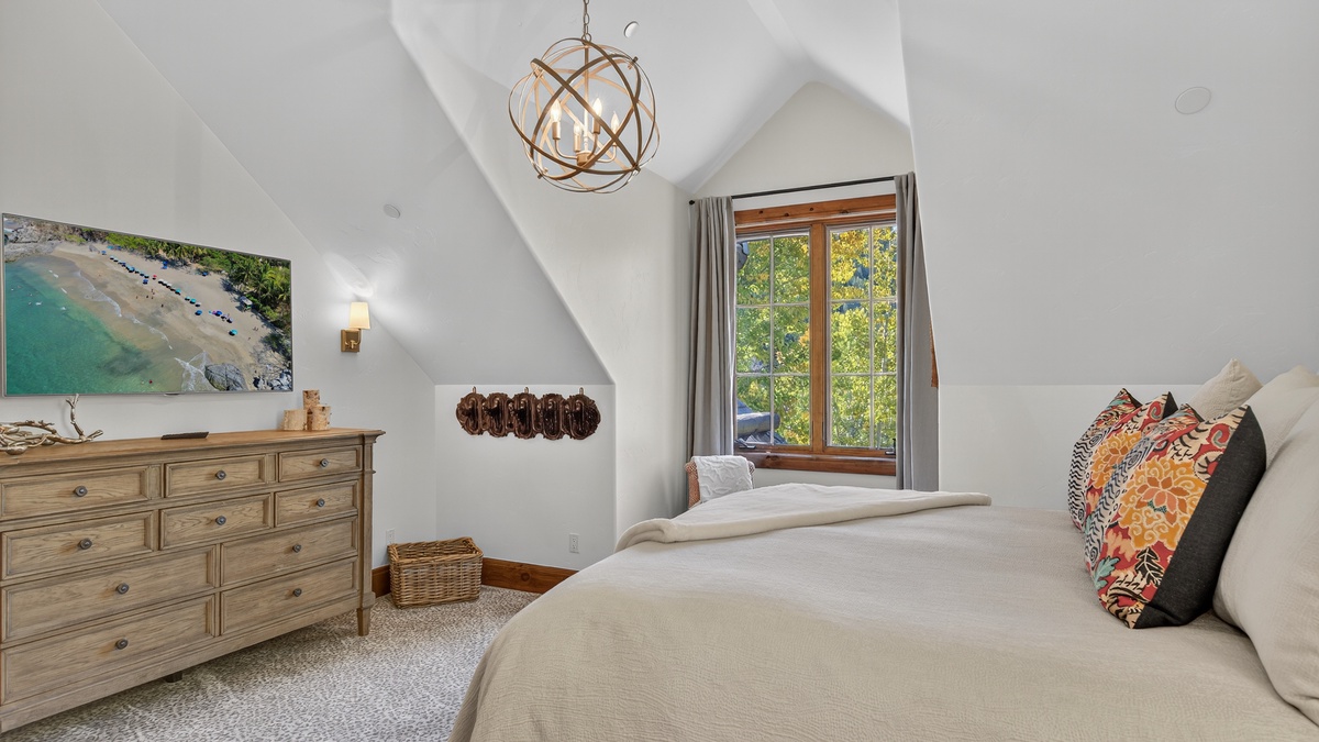 Bedroom 5, Upper Level - King suite