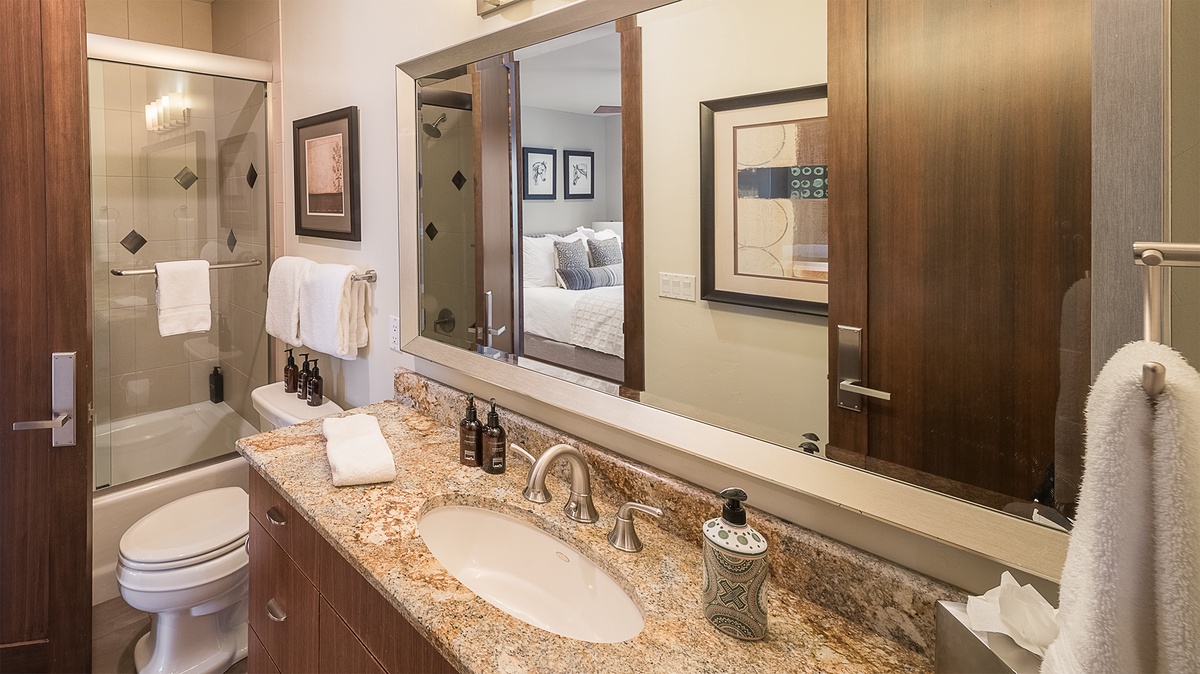 Shared Bathroom, Lower Level - Jack-and-Jill ensuite shared by Bedroom 4 and Bedroom 5