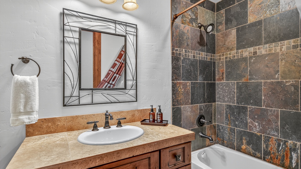 Bedroom 4 & 5, Lower Level - Shared hall bath