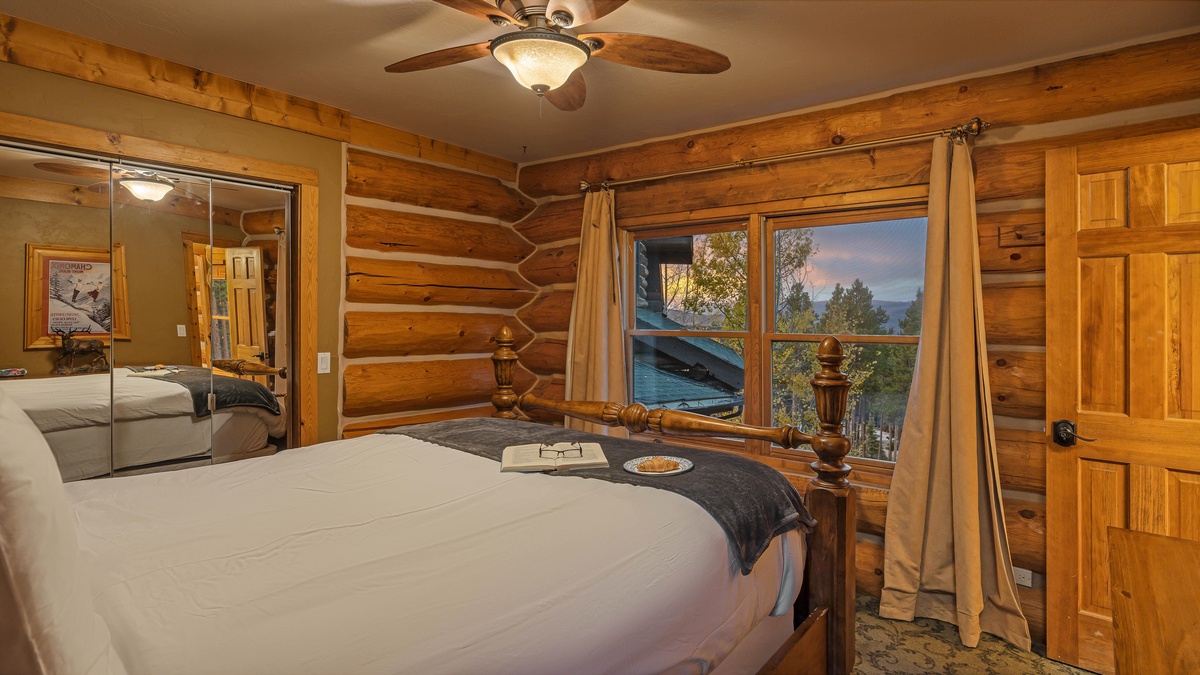 Bedroom 5, Upper level - Queen bedroom on upper level wing