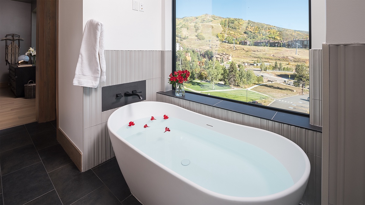 Bedroom 5, Main Level - Aria Ridge, primary king ensuite tub