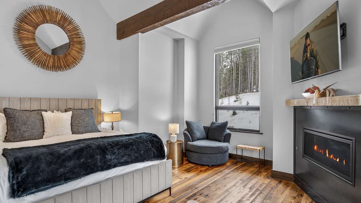 Bedroom 1, Upper Level - Primary king bedroom