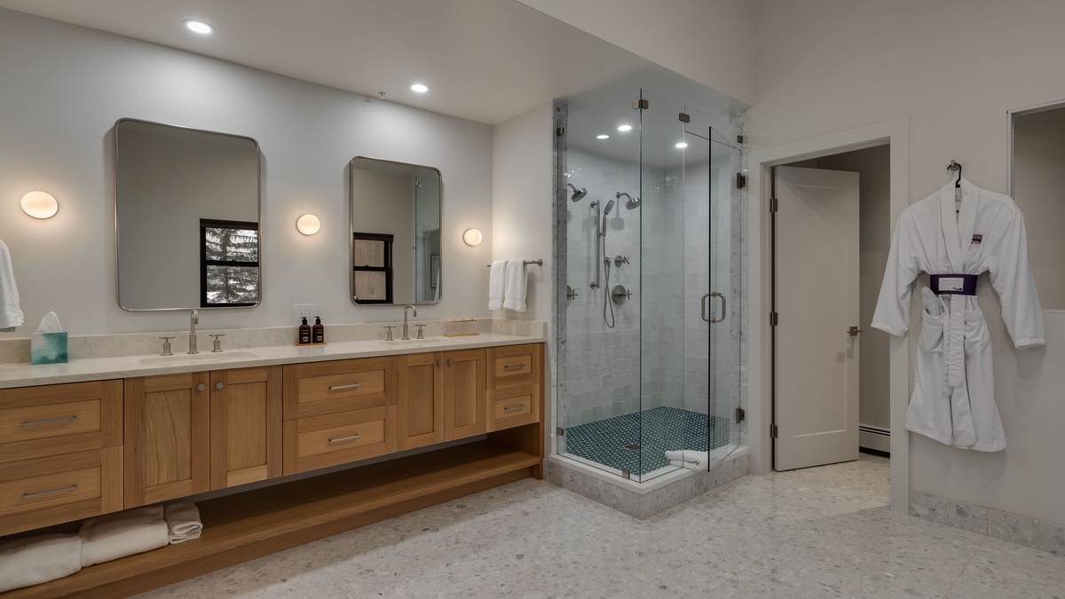 Bedroom 1, Upper Level - Primary ensuite