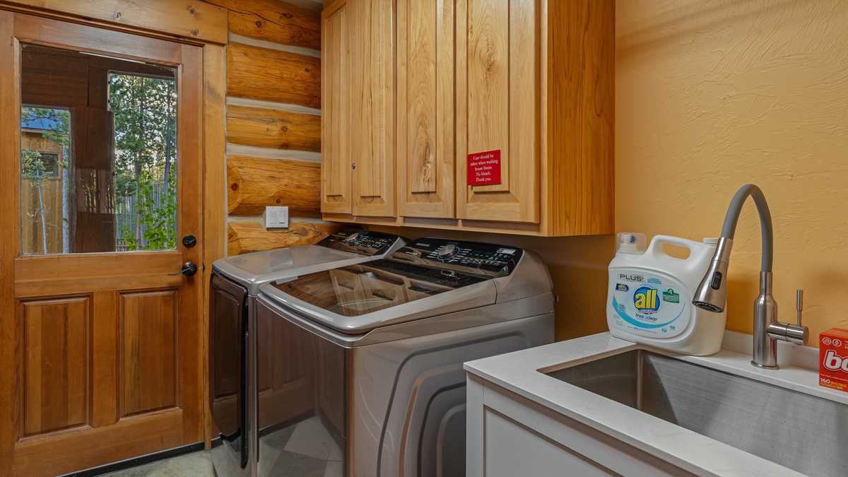 Main Level - Laundry room
