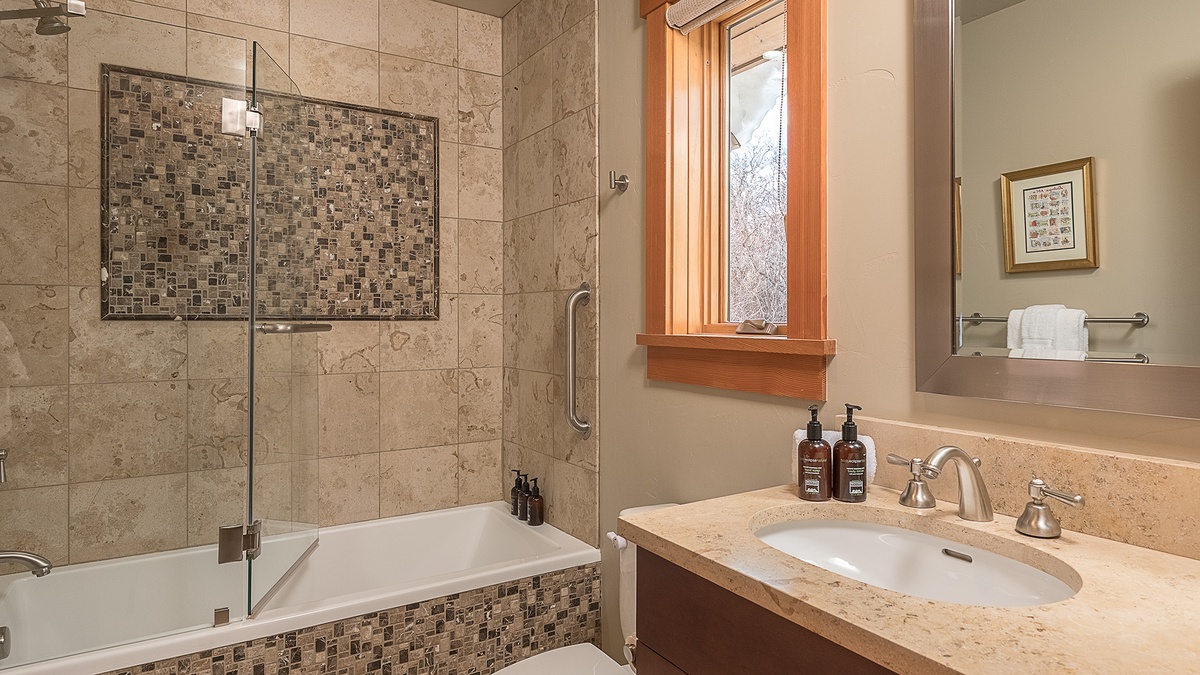 Bedroom 3, Upper Level, Storm Peak Chalet - Ensuite with tub-shower combo and single vanity