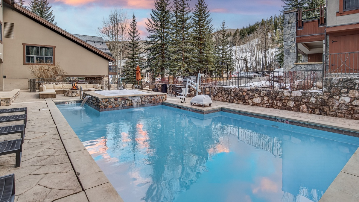 Osprey Hotel Community Amenities Available for Elk Track: Community pool and hot tub