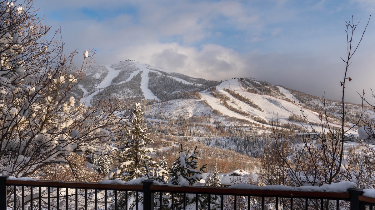 Glacier Lodge East - Deck View