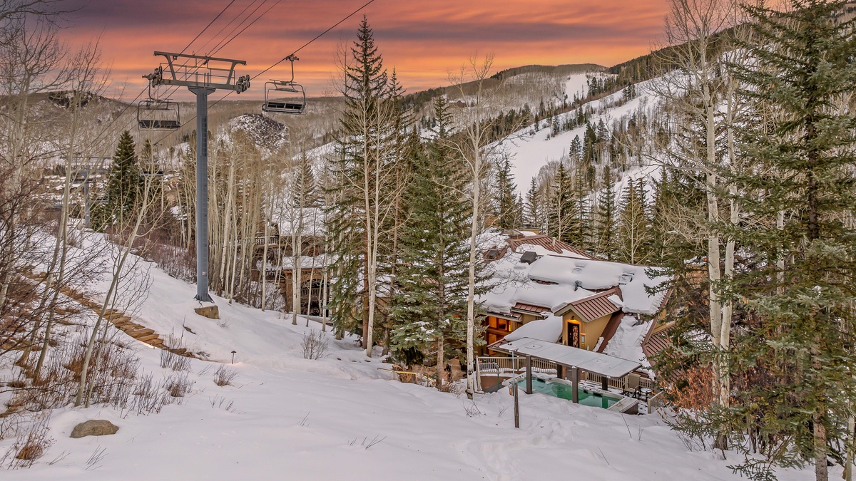 Aerial of the infinity pool spa with Strawberry Park Express Lift!
