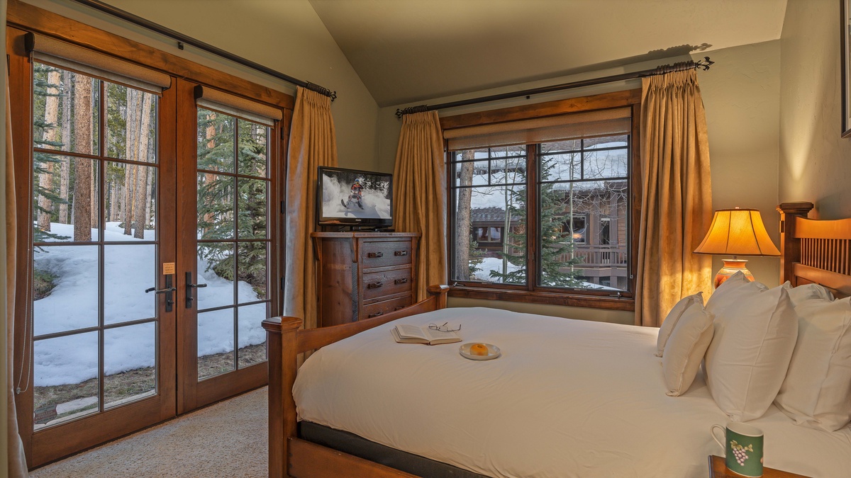 Bedroom 2, Main Level - Queen suite on main level