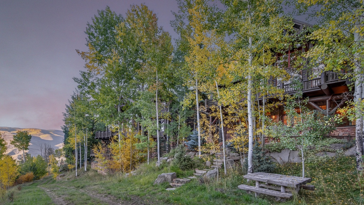 Ski run access at Bearberry Lodge