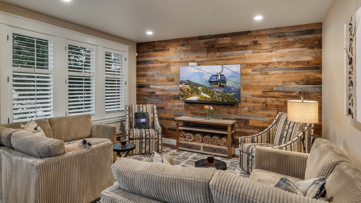 Sitting area with TV