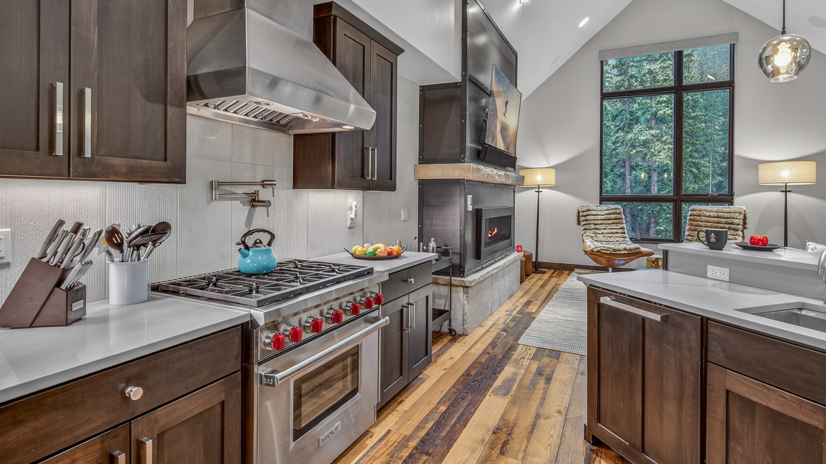 Kitchen, Main Level - Stainless steel appliances with backsplash