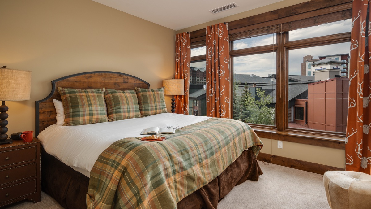 Bedroom 3, Main Level - King suite