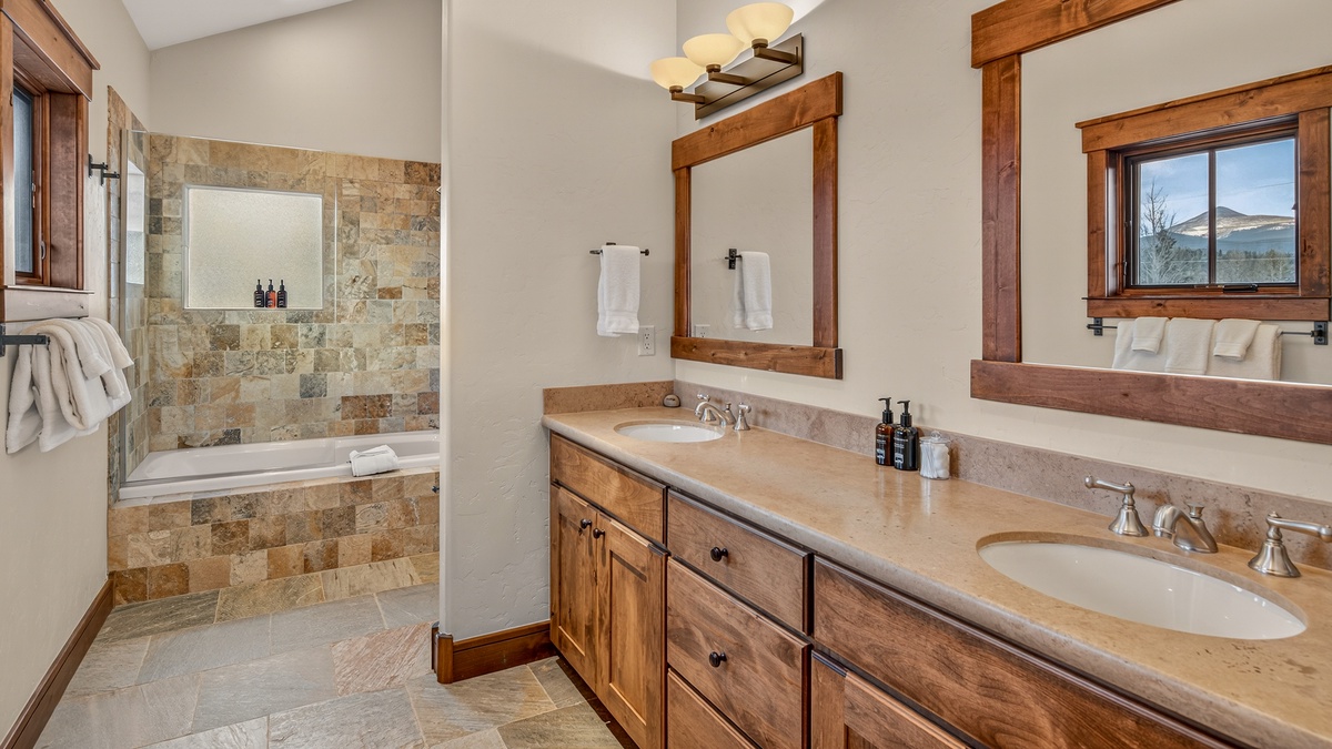 Bedroom 3, Upper Level - Bunkroom ensuite