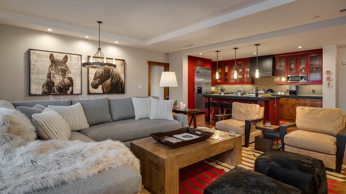 Great Room, Main Level - Open to dining area and kitchen