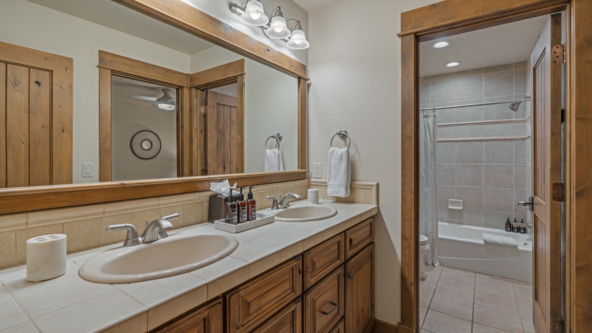 Upper level shared ensuite (jack & jill bath)