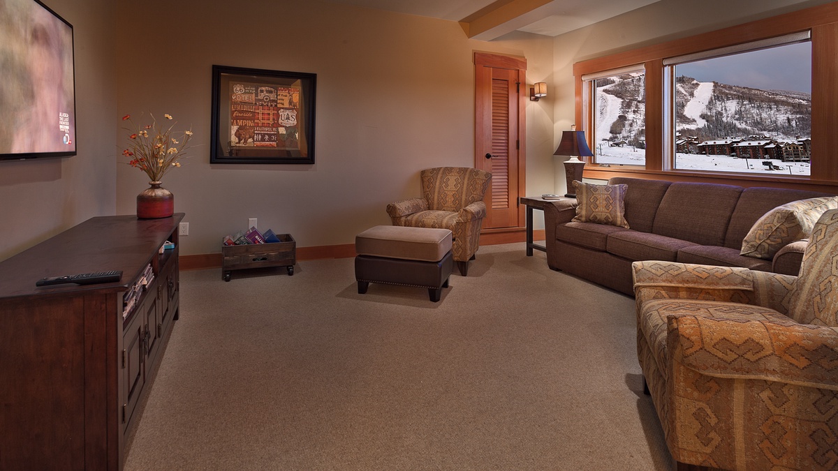 Storm Peak family room with TV