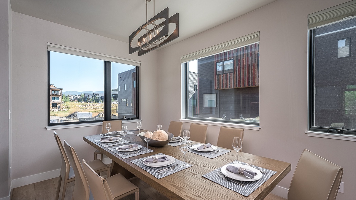 Dining Area, Main Level - Table seating for 8