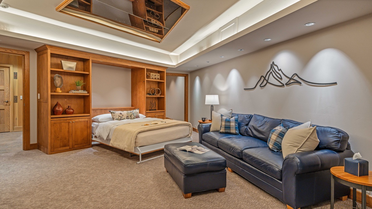 Bedroom 8, Lower Level - Murphy queen bedroom on lower level